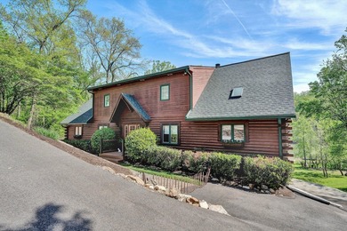 Lakefront property , 4 Bed 3 Bath log-style home in Lakeshore - photo 2
