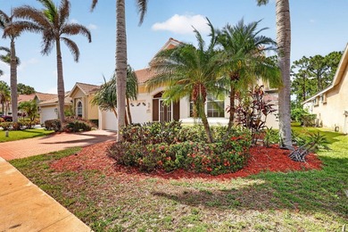 Pool home with a private courtyard design in the gated community - photo 3