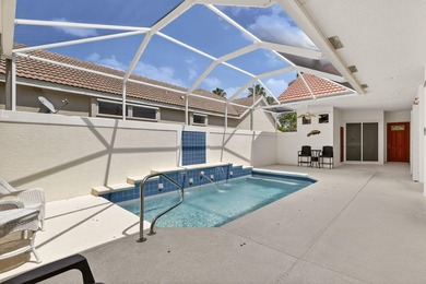 Pool home with a private courtyard design in the gated community - photo 6