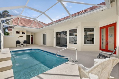 Pool home with a private courtyard design in the gated community - photo 7