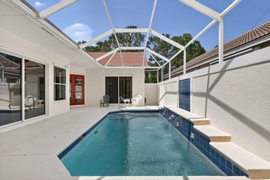 Pool home with a private courtyard design in the gated community - photo 9