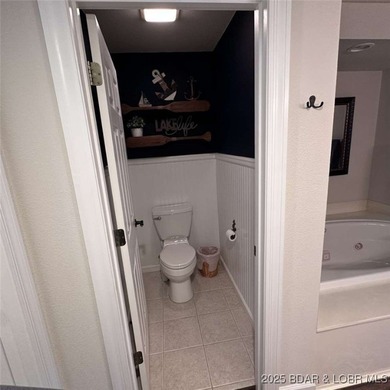 This beutiful turnkey lakeside condo comes with numerous updates - photo 13