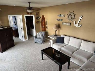 This beutiful turnkey lakeside condo comes with numerous updates - photo 19