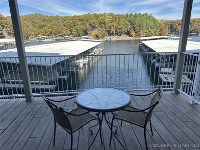 This beutiful turnkey lakeside condo comes with numerous updates - photo 22
