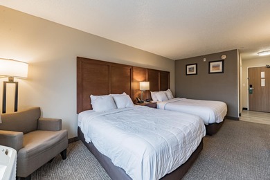 Exciting Investment Opportunity: Quality Inn Hotel at the mouth - photo 2