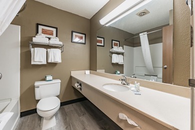 Exciting Investment Opportunity: Quality Inn Hotel at the mouth - photo 4