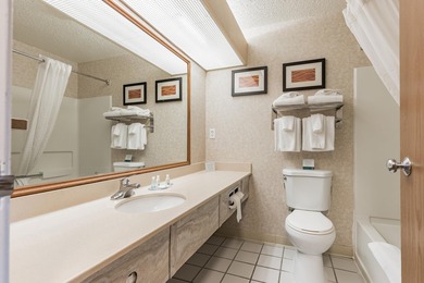 Exciting Investment Opportunity: Quality Inn Hotel at the mouth - photo 7