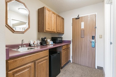 Exciting Investment Opportunity: Quality Inn Hotel at the mouth - photo 8