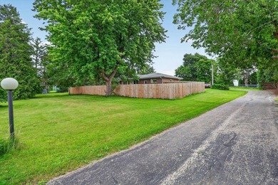 Beautifully remodeled all-brick ranch on a sprawling 2.2-acre - photo 4