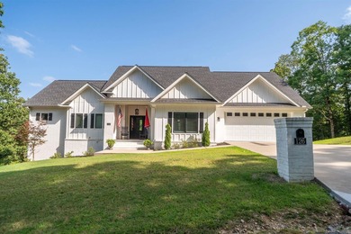 Experience luxury living on peaceful Lake Catherine in this 3 - photo 1