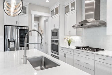 MOTIVATED SELLER! ACCEPTABLE OFFERS WELCOMED! Located in the - photo 11