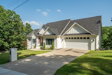 Experience luxury living on peaceful Lake Catherine in this 3 - photo 2