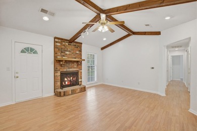 Take a look at this Beautiful 3-bed, 2-bath home with 1,186 sqft - photo 15
