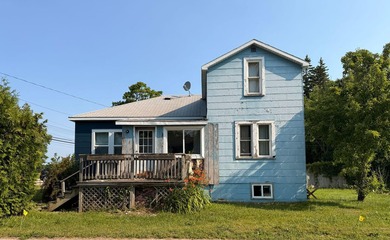 Handyman Special! This 3 bedroom, in town home is ready for its - photo 3
