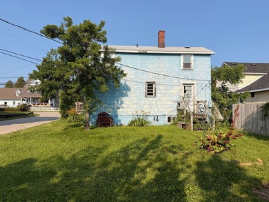 Handyman Special! This 3 bedroom, in town home is ready for its - photo 4