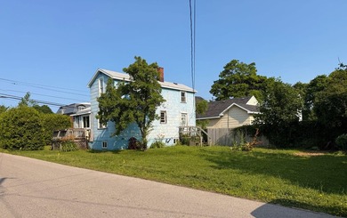 Handyman Special! This 3 bedroom, in town home is ready for its - photo 5