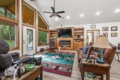 This custom-built 2022 home in Sandpoint on Lake Texoma offers - photo 5