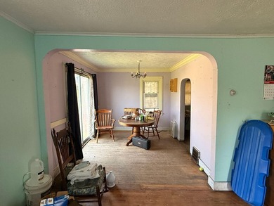 Handyman Special! This 3 bedroom, in town home is ready for its - photo 9