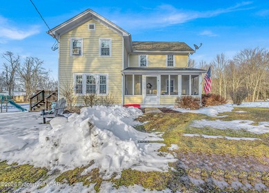 (private lake, pond, coastal) Home For Sale in Mountain Top Pennsylvania