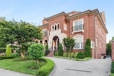 Nestled within the prestigious waterfront enclave of Malba, one - photo 2