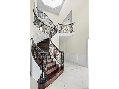 Nestled within the prestigious waterfront enclave of Malba, one - photo 6