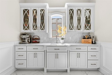 Nestled within the prestigious waterfront enclave of Malba, one - photo 10