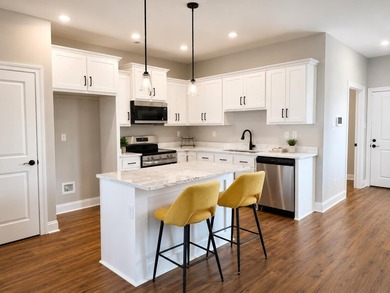 Introducing the Oxford Plan.This Luxury 3Br/ 2Ba custom built - photo 4