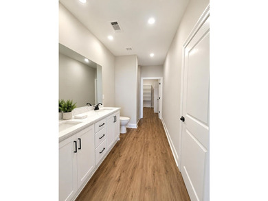 Introducing the Oxford Plan.This Luxury 3Br/ 2Ba custom built - photo 9