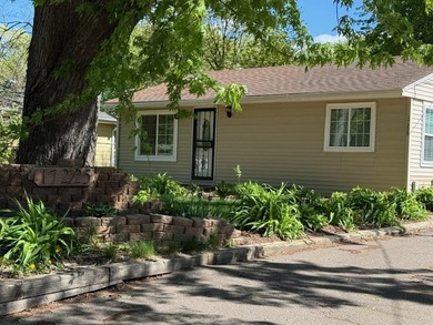 Great Home with spacious addition 4 bedroom, 3 bathrooms along - photo 1