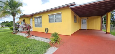 Beautiful 3-Bedroom, 2-Bathroom Home with Large Backyard - Now - photo 3