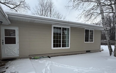 Great Home with spacious addition 4 bedroom, 3 bathrooms along - photo 3