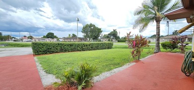 Beautiful 3-Bedroom, 2-Bathroom Home with Large Backyard - Now - photo 4