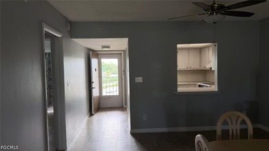 Beautiful on the top floor, located in Country Club Manor within - photo 5