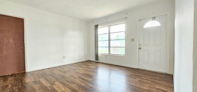 Beautiful 3-Bedroom, 2-Bathroom Home with Large Backyard - Now - photo 5