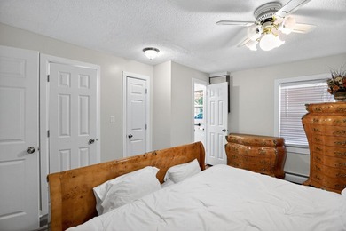 Great Home with spacious addition 4 bedroom, 3 bathrooms along - photo 8