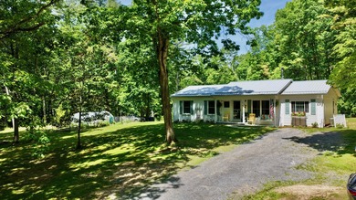 Country living at its best! Check out this recently renovated - photo 1