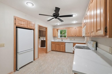 Great one-level home ideally surrounded by Mountain Ranch golf - photo 6