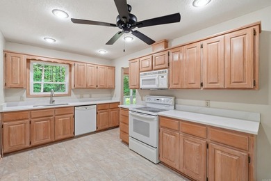 Great one-level home ideally surrounded by Mountain Ranch golf - photo 8