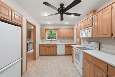Great one-level home ideally surrounded by Mountain Ranch golf - photo 10