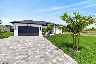 Discover this spectacular property in the coveted Cape Coral - photo 3