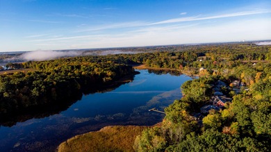 Welcome to the beauty of Cranes Pond. Look around and you'll - photo 8