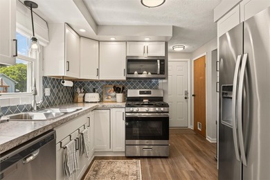 Some things are worth the wait! Welcome to 33 Loyalist Ave. This - photo 12