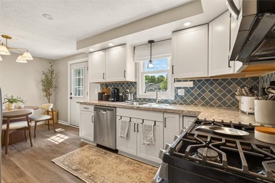 Some things are worth the wait! Welcome to 33 Loyalist Ave. This - photo 13