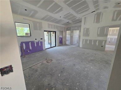 This 4 bedroom 2 bathroom centrally located home on an oversize - photo 3