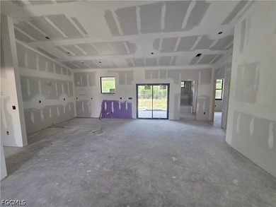 This 4 bedroom 2 bathroom centrally located home on an oversize - photo 4
