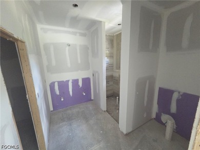 This 4 bedroom 2 bathroom centrally located home on an oversize - photo 5