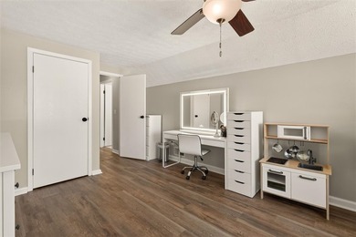 Some things are worth the wait! Welcome to 33 Loyalist Ave. This - photo 23