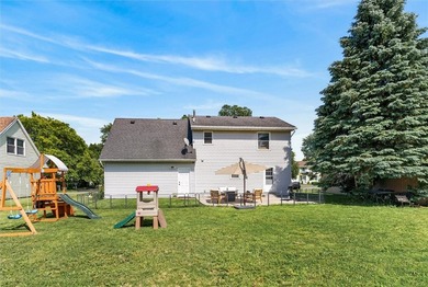 Some things are worth the wait! Welcome to 33 Loyalist Ave. This - photo 31