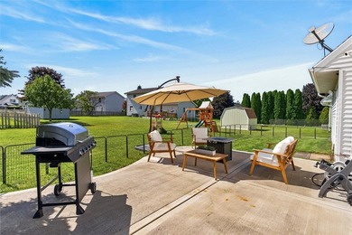 Some things are worth the wait! Welcome to 33 Loyalist Ave. This - photo 33