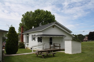 Welcome to this move-in ready home that clearly shows the care - photo 5